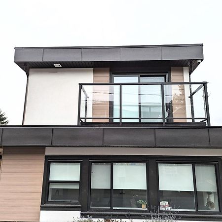 Centrally Located, Modern, 2 Bedroom Home Vancouver Eksteriør bilde