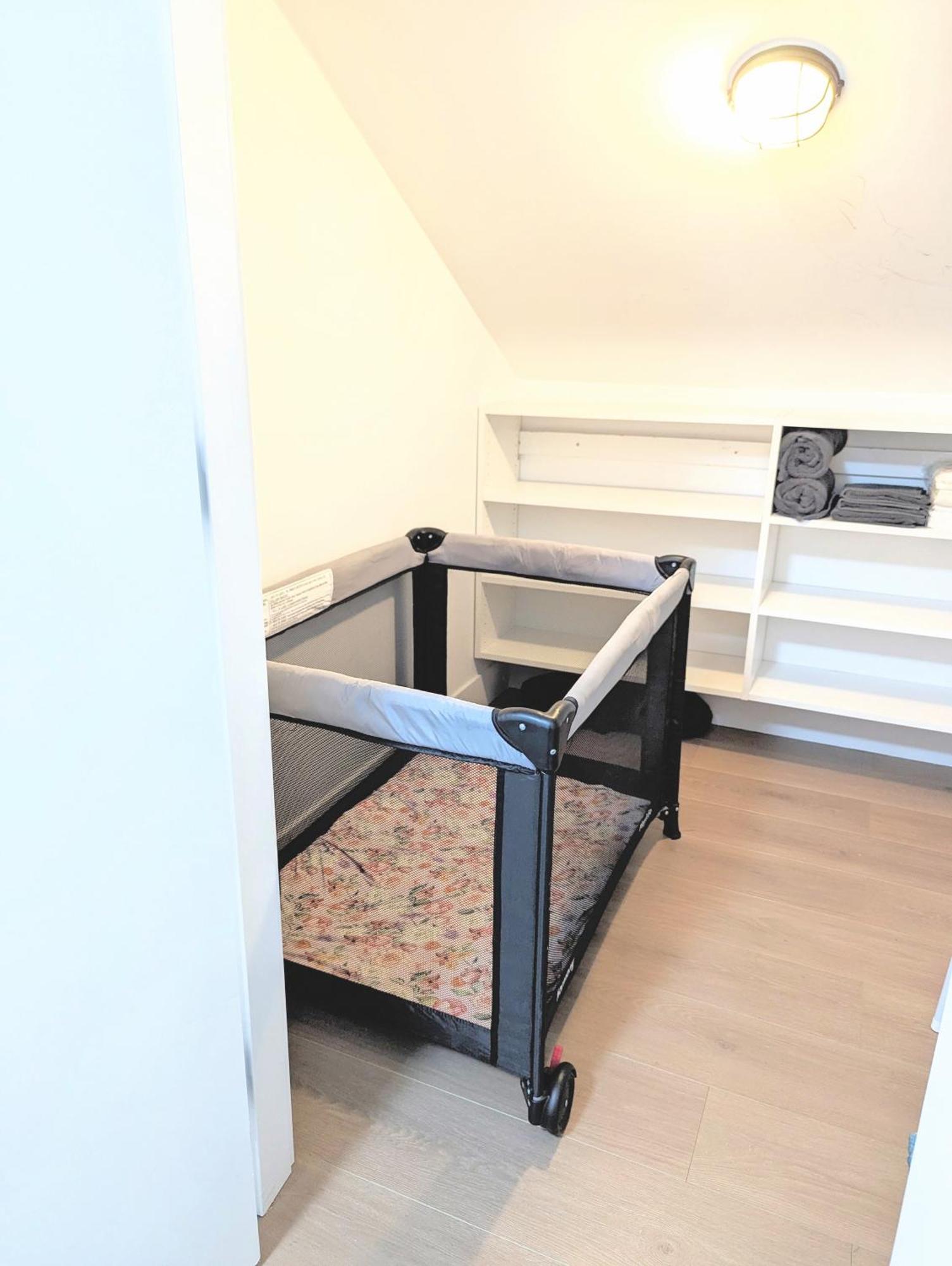 Centrally Located, Modern, 2 Bedroom Home Vancouver Eksteriør bilde